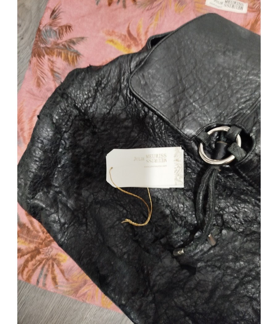 sac à dos noir - en seconde main - julie meuriss - rougefantomasnoir.com