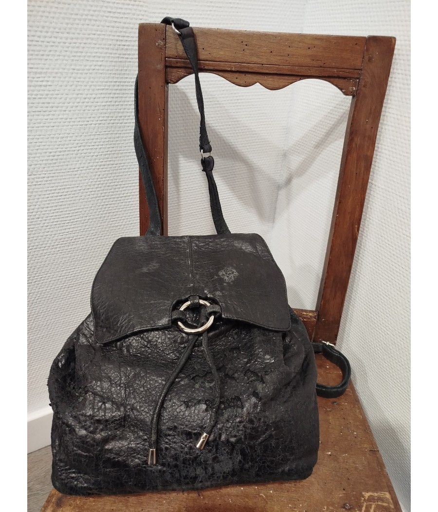 sac à dos noir - en seconde main - julie meuriss - rougefantomasnoir.com