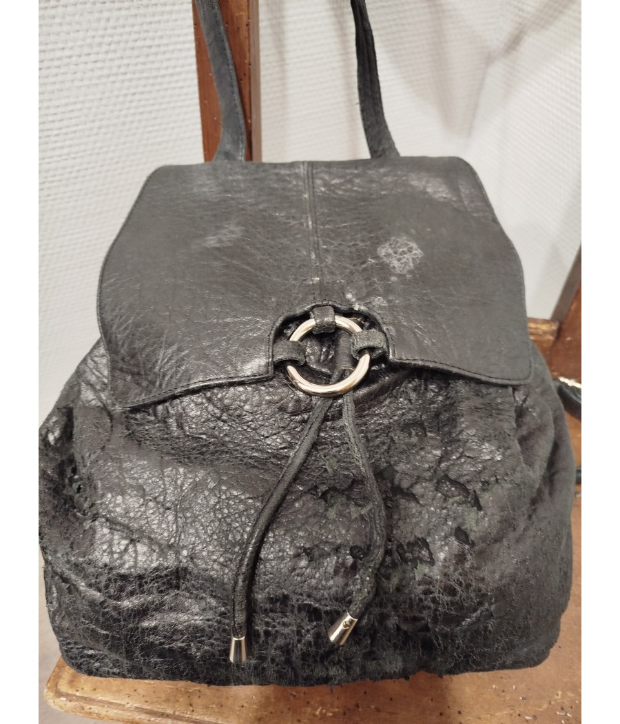 sac à dos noir - en seconde main - julie meuriss - rougefantomasnoir.com