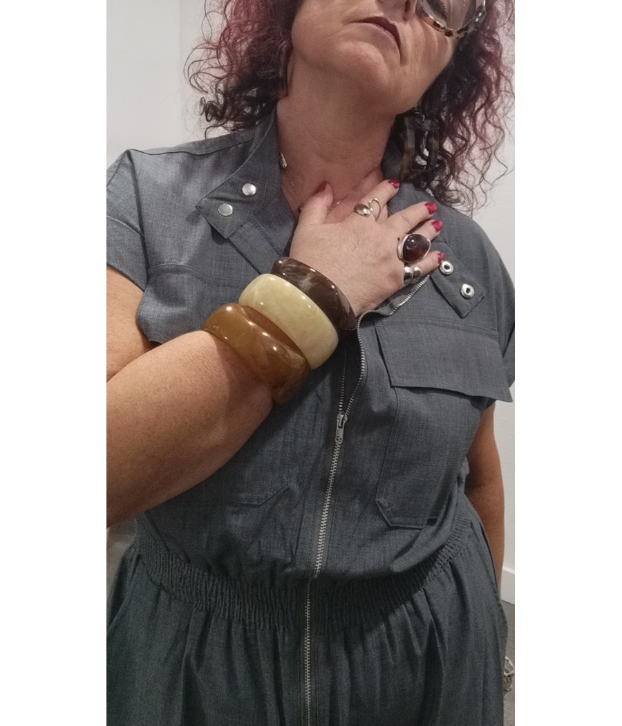 bracelets - joncs - en - résine - coloris - naturelle - rougefantomasnoir.com
