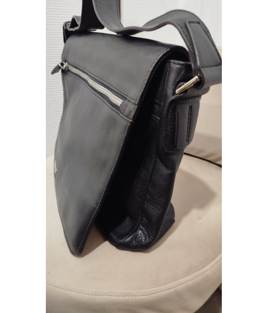 sac - besace - en - cuir - noir - heyraud - seconde main - rougefantomasnoir.com