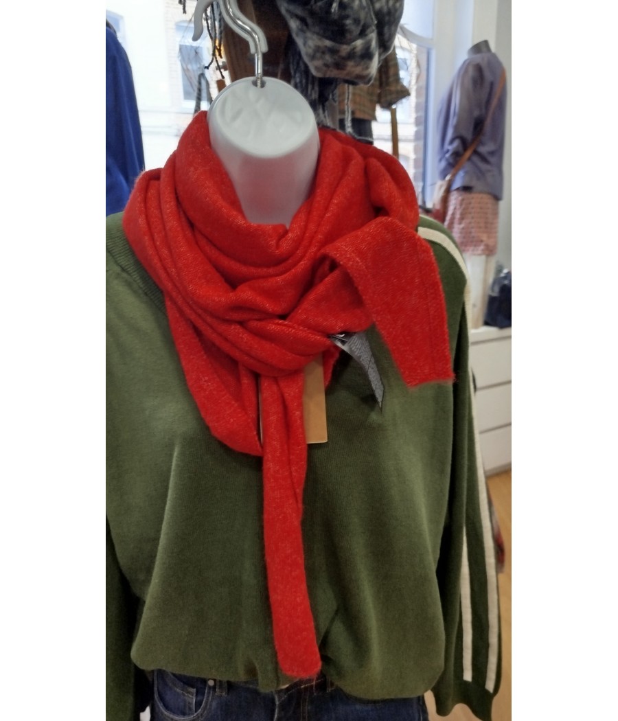 echarpe - triangle - en - maille - juliana - pièces - rougefantomasnoir.com