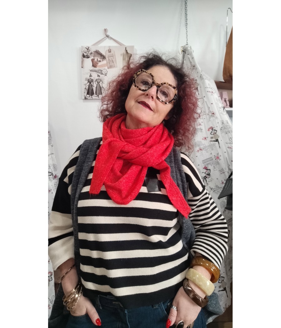 echarpe - triangle - en - maille - juliana - pièces - rougefantomasnoir.com