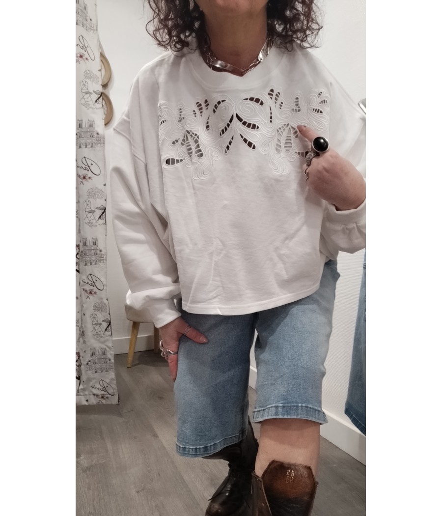 Sweat- blanc -brodé- Idole- Rue Mazarine – sweat- femme -chic- et- tendance-rougefantomasnoir.com