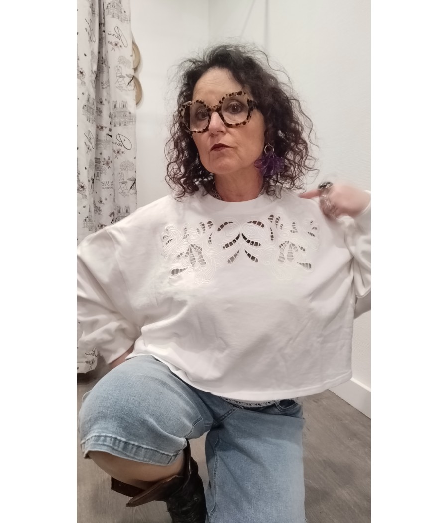 Sweat- blanc -brodé- Idole- Rue Mazarine – sweat- femme -chic- et- tendance-rougefantomasnoir.com