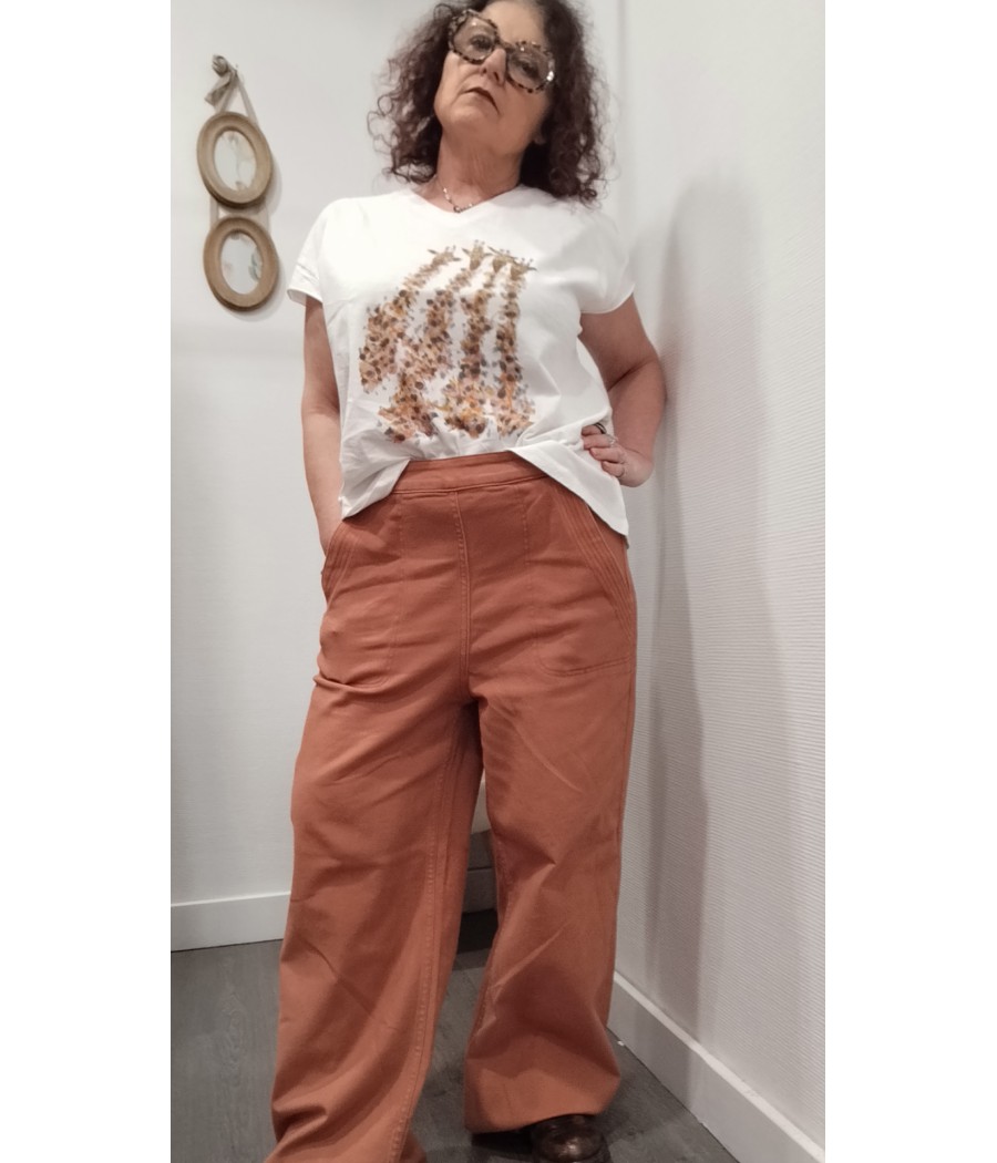 Tee-shirt -blanc- imprimé -girafes -PAN -col- V -femme – look -tendance-rougefantomasnoir.com